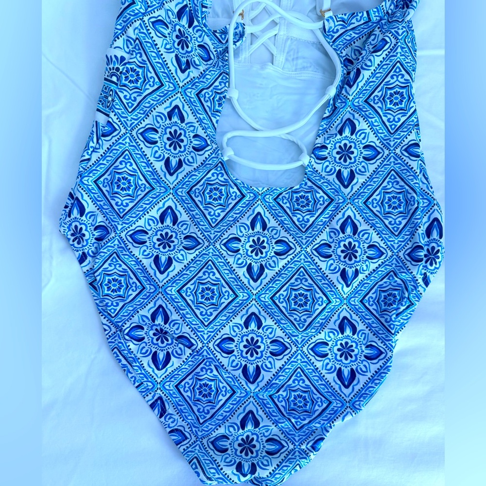 La Blanca Strappy One Piece Swimsuit SZ 10 Capri Blue Mediterranean Breeze - Picture 9 of 16